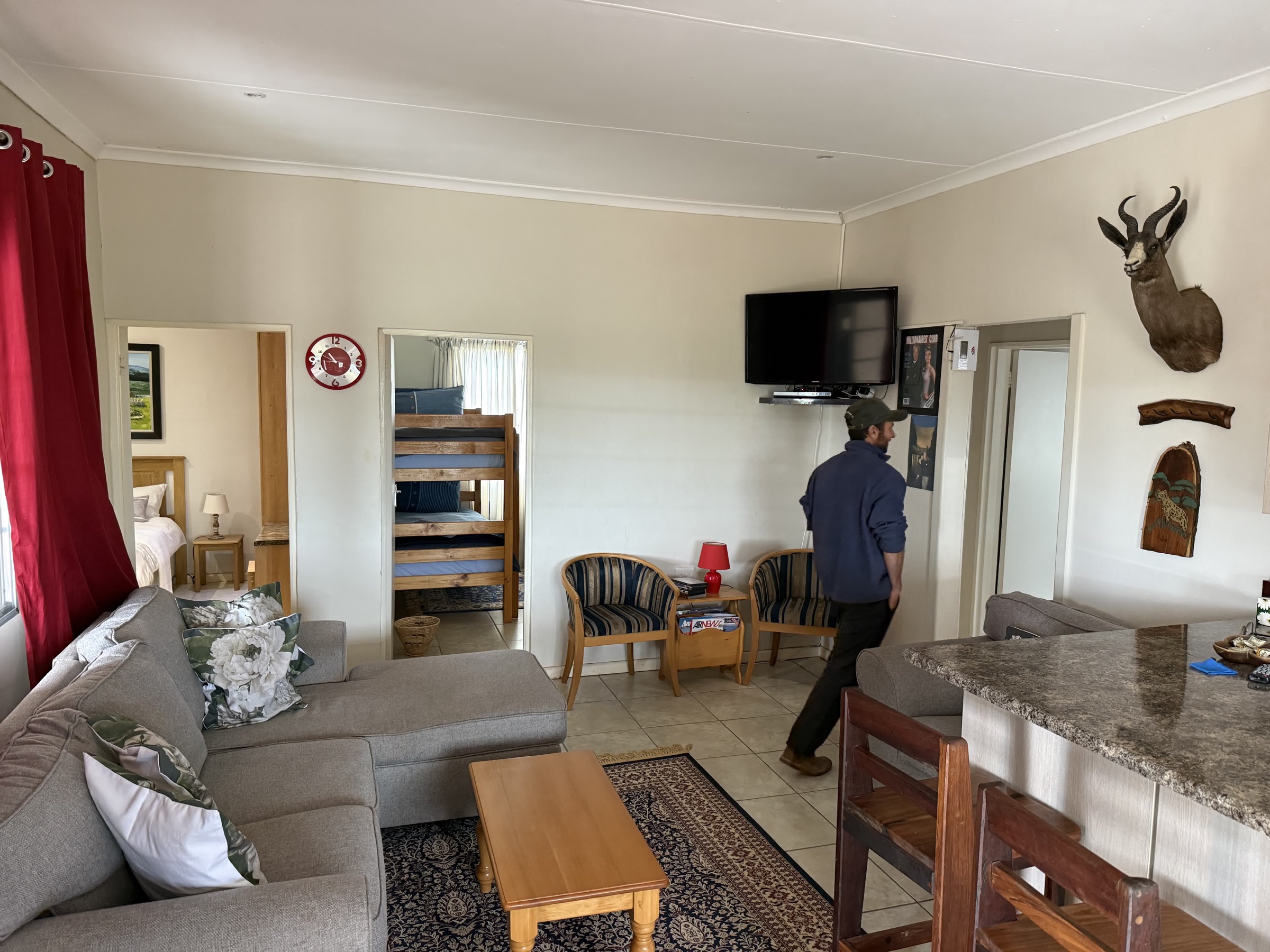 Three Rooms, Five People